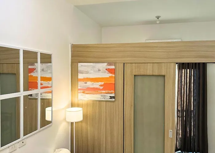 Cozy Luxe 55 Inch 4k Ultra Tv And Amenity View * Manila
