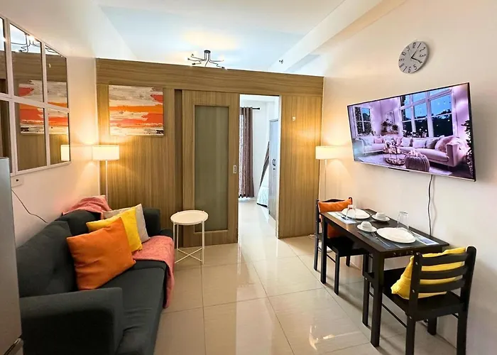 Cozy Luxe 55 Inch 4k Ultra Tv And Amenity View Apartamento