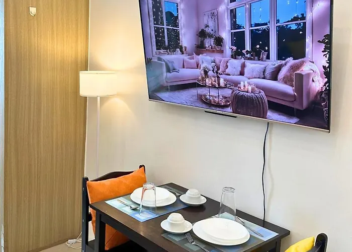 Cozy Luxe 55 Inch 4k Ultra Tv And Amenity View Apartamento *